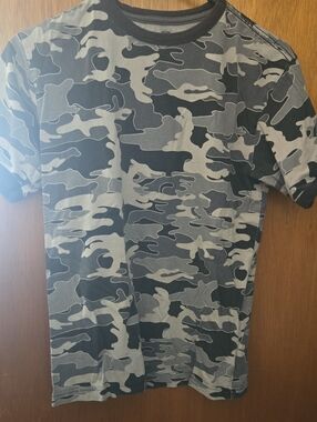 Old Navy Camoflage T shirt